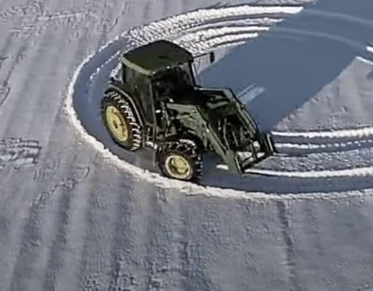 Farm Creates Stunning Tractor Snow Art, Spreading Holiday Cheer Farm Creates Stunning Tractor Snow Art, Spreading Holiday Cheer
