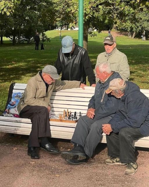 I CAUGHT GRANDPA PLAYING CHESS IN THE PARK—AND IT BROKE ME IN THE BEST WAY