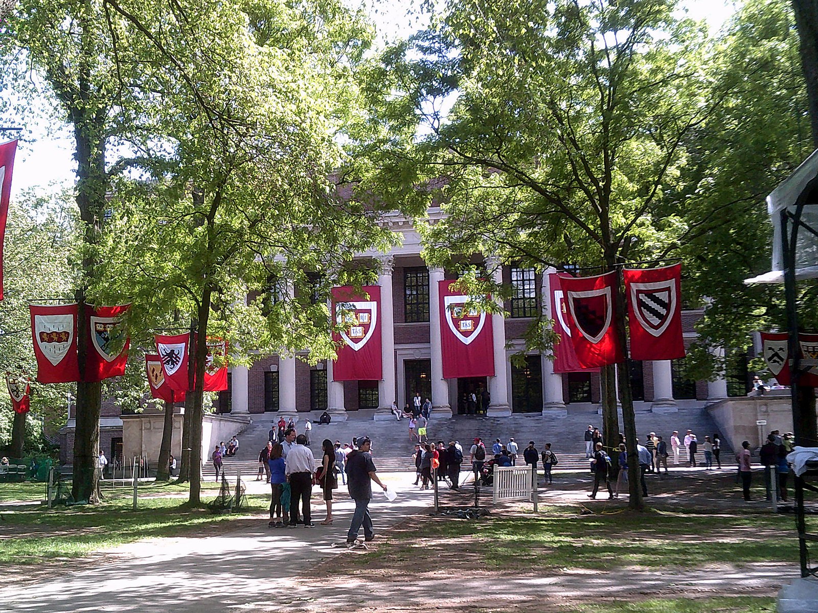 Trump Yanks Another $1 Billion from Woke Harvard