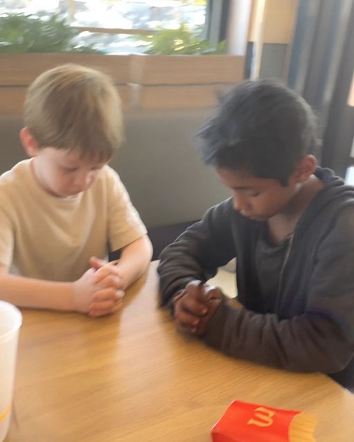 MY SON SHARED HIS FRIES—AND ENDED UP PRAYING WITH A CHILD WHO DIDN’T HAVE A HOME TO GO BACK TO