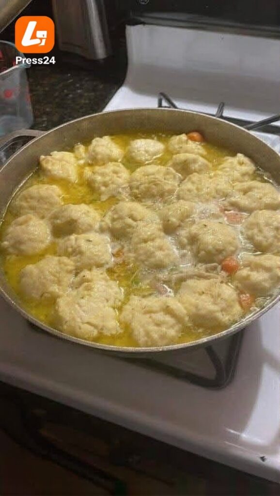 Slow Cooker Chicken and Dumplings