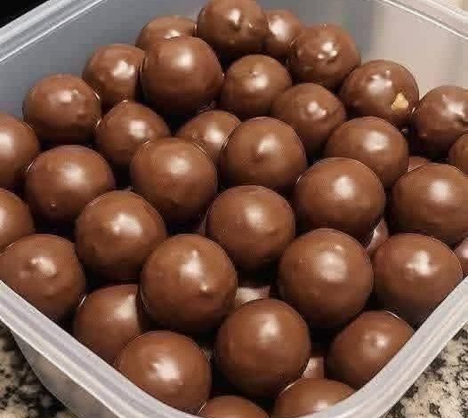 Christmas Peanut Butter Balls